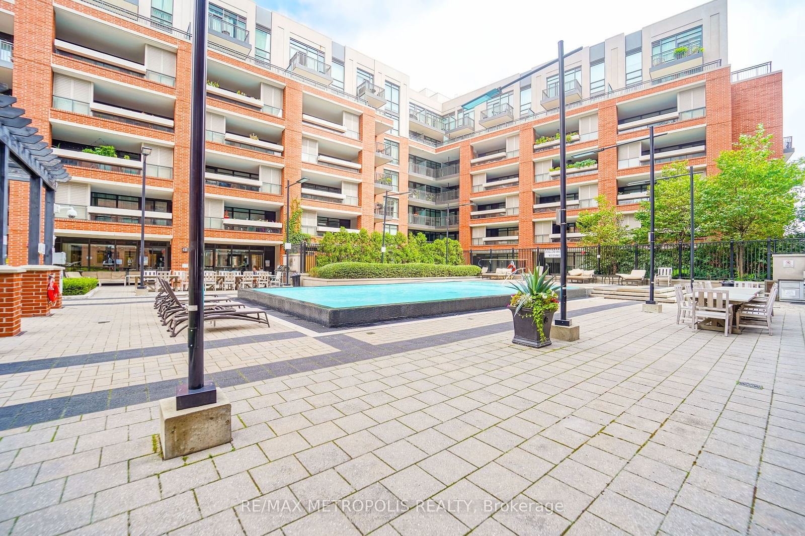 800 Lawrence Ave W, unit 415 for sale