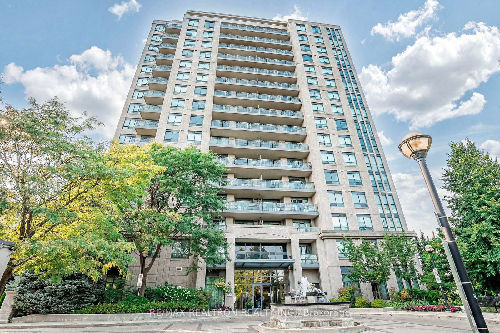 The Fountains of Edenbridge Condos, Etobicoke, Toronto