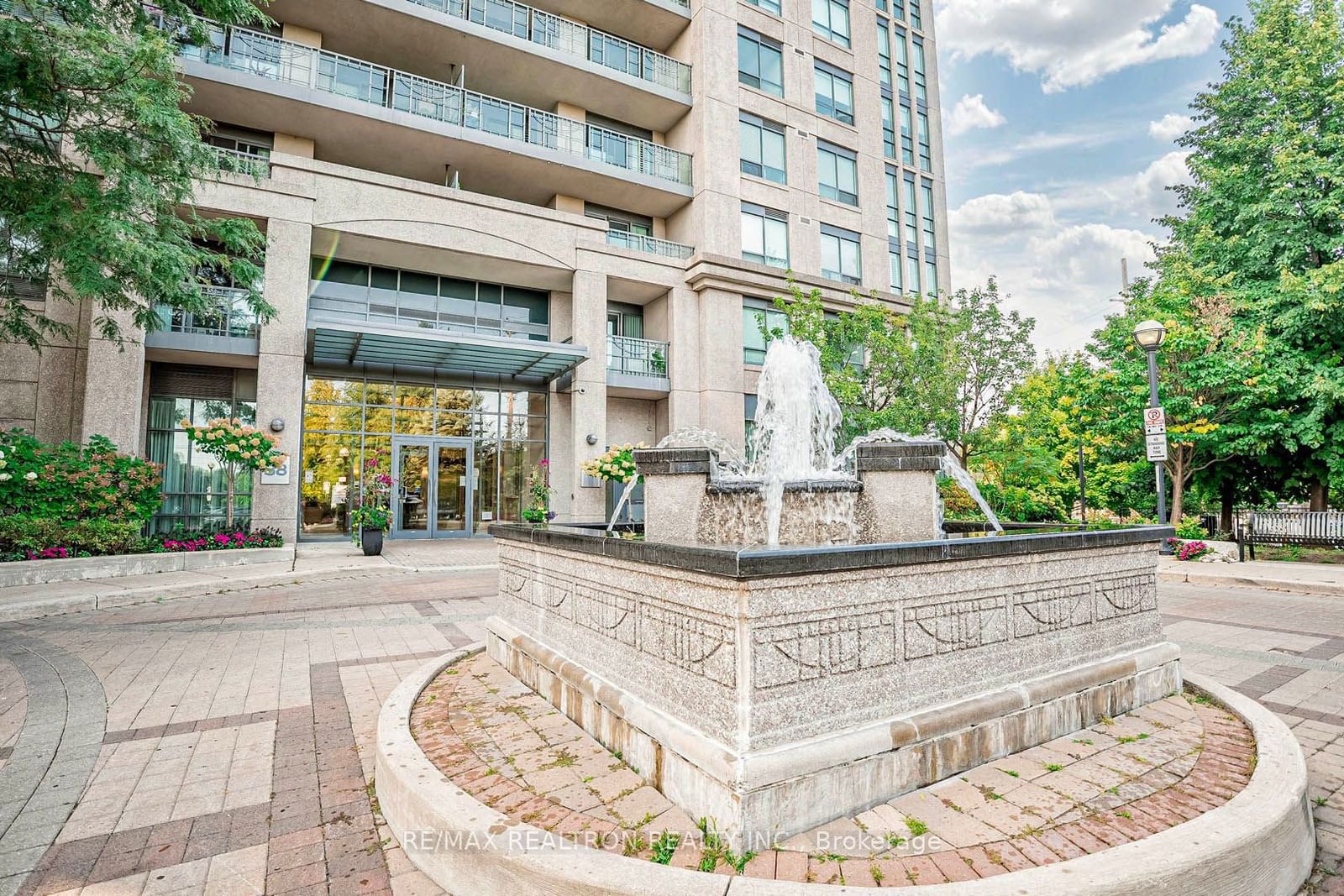 The Fountains of Edenbridge Condos, Etobicoke, Toronto