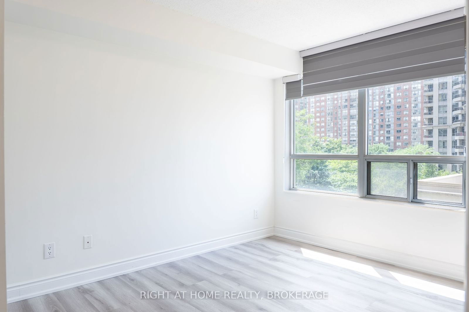 3888 Duke Of York Blvd, unit 534 for sale - image #12