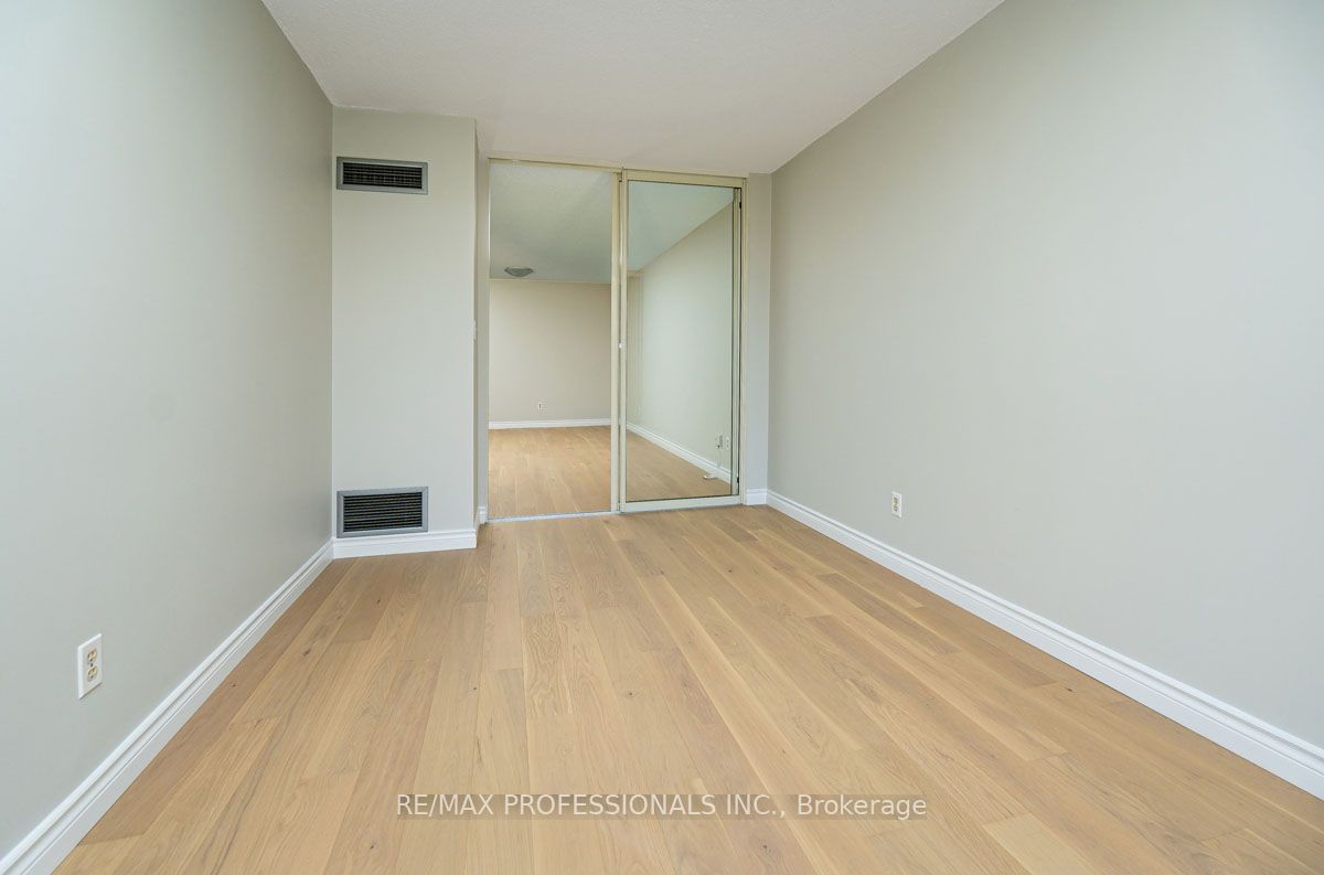 22 Southport St, unit 532 for sale - image #16