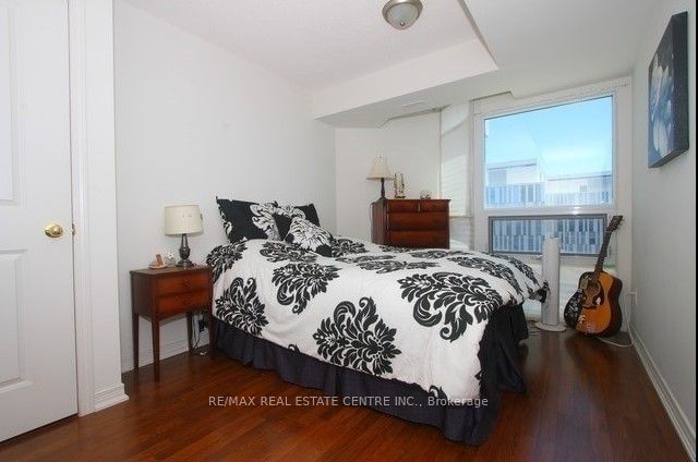 9 George St N, unit 907 for rent