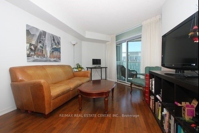 9 George St N, unit 907 for rent - image #6