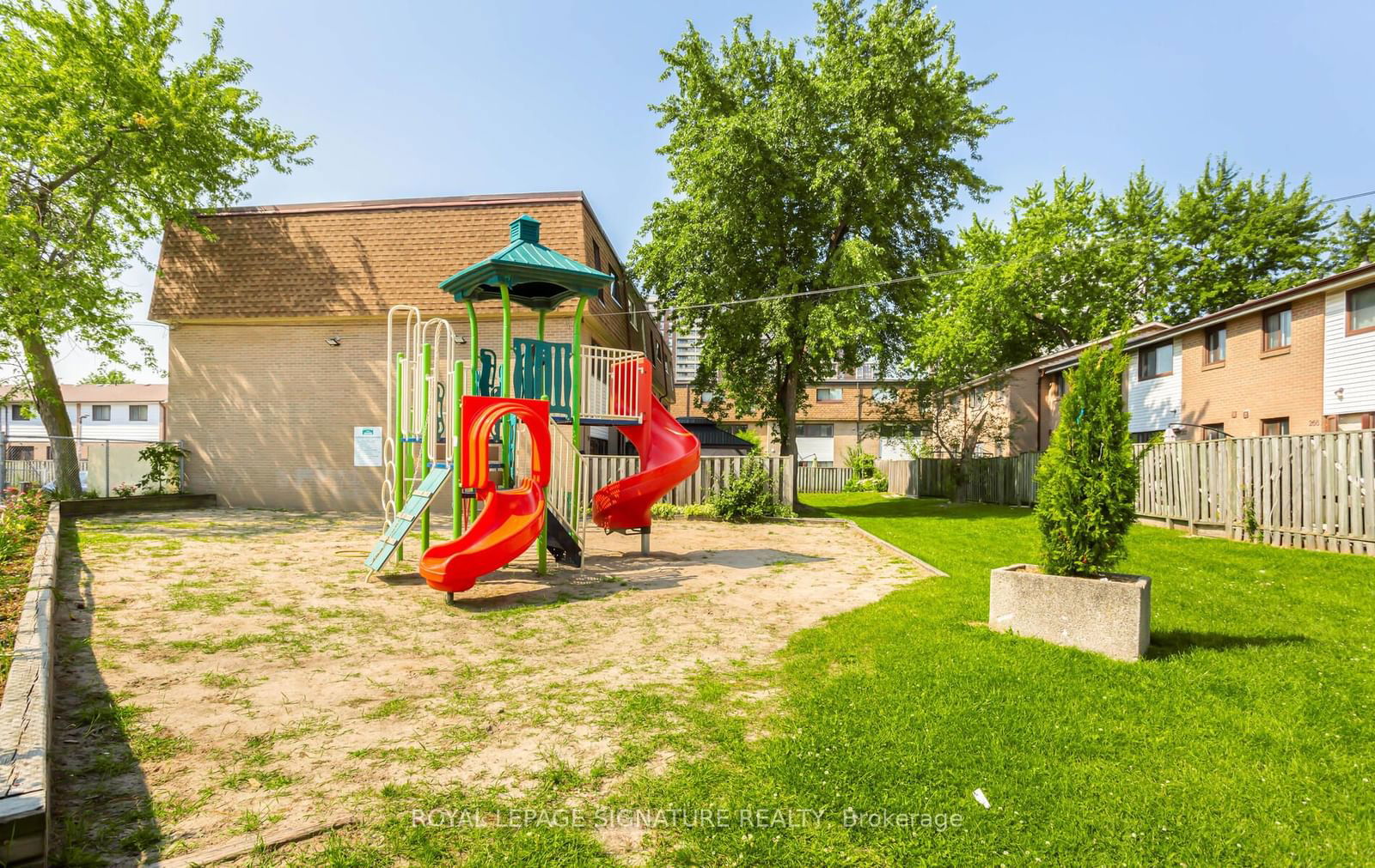 87 Fleetwood Cres for sale  - image #38