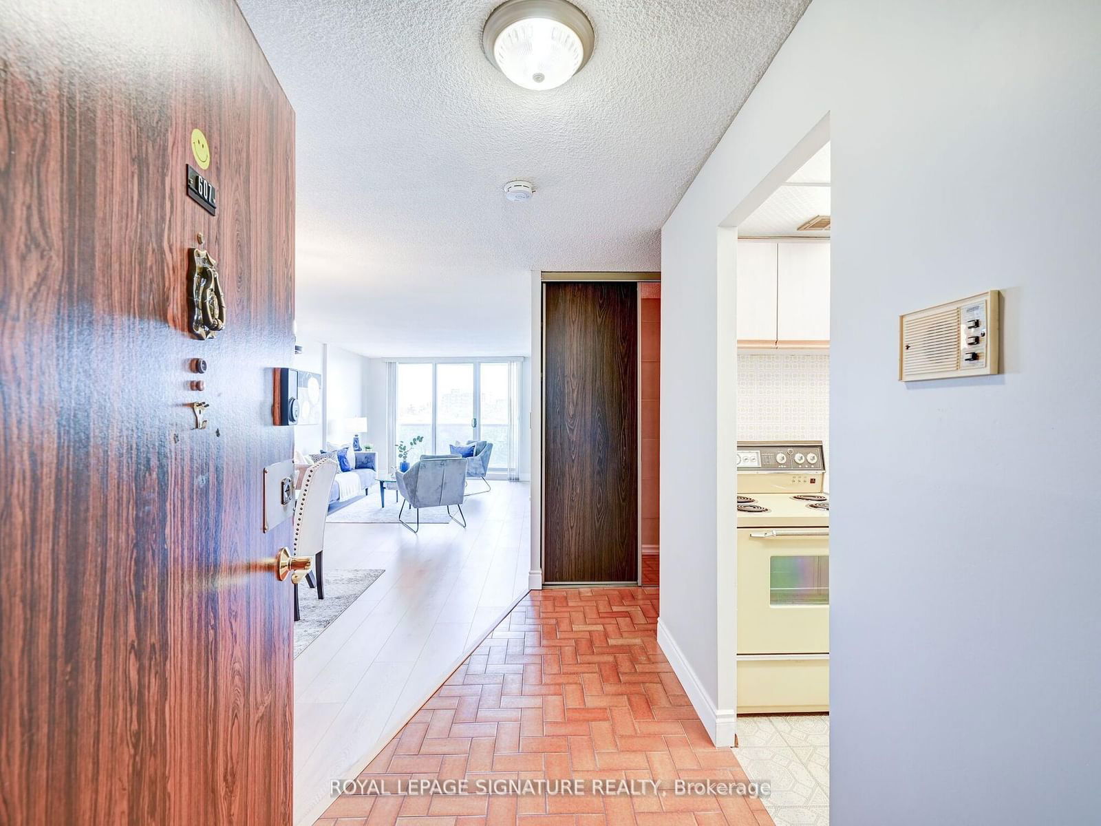 812 Burnhamthorpe Rd, unit 607 for sale - image #7