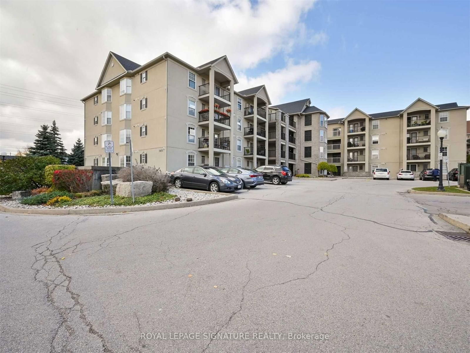 1451 Walker's Line, unit 316 for rent - image #2