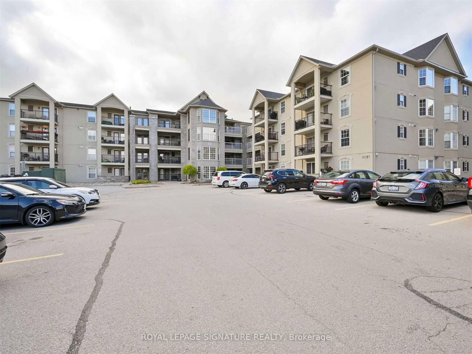 1451 Walker's Line, unit 316 for rent - image #4