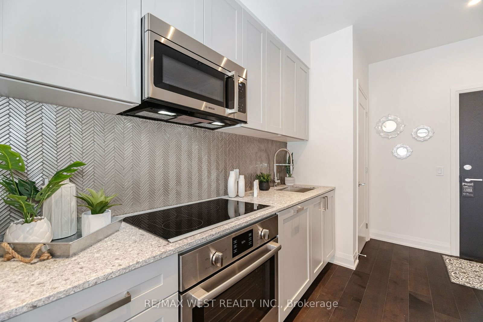 293 The Kingsway, unit 411 for sale