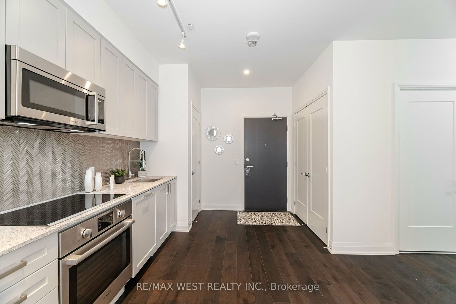 293 The Kingsway, unit 411 for sale