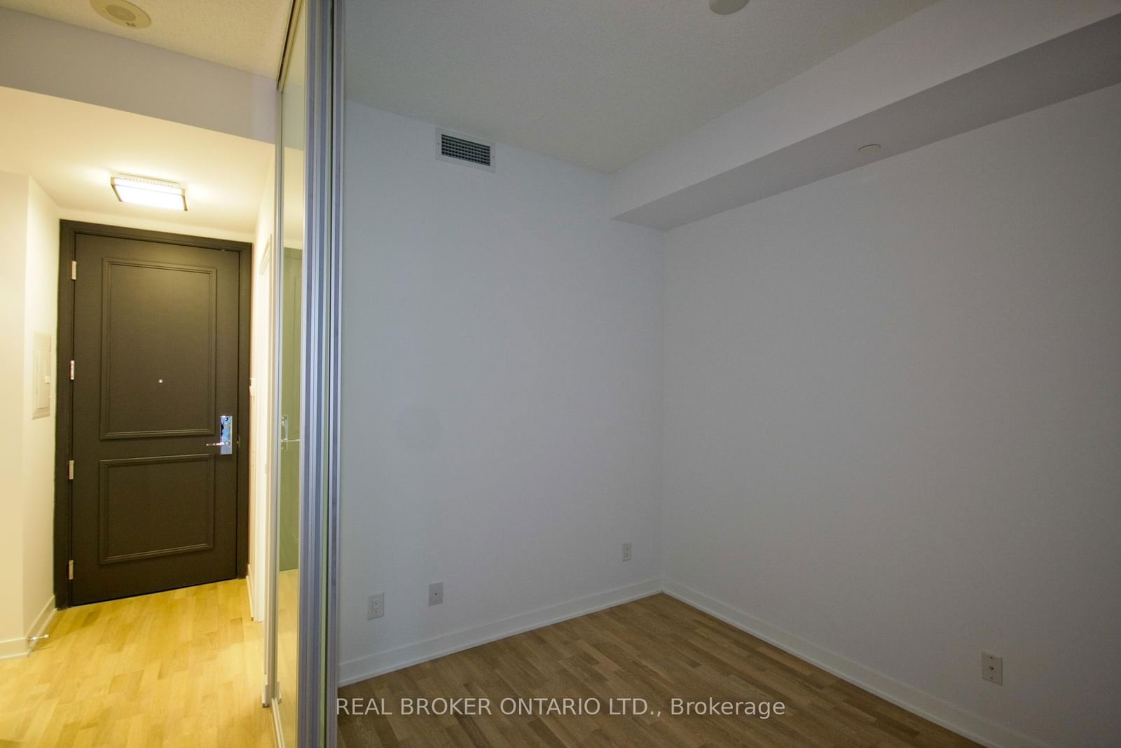 90 Park Lawn Rd, unit 702 for rent - image #11