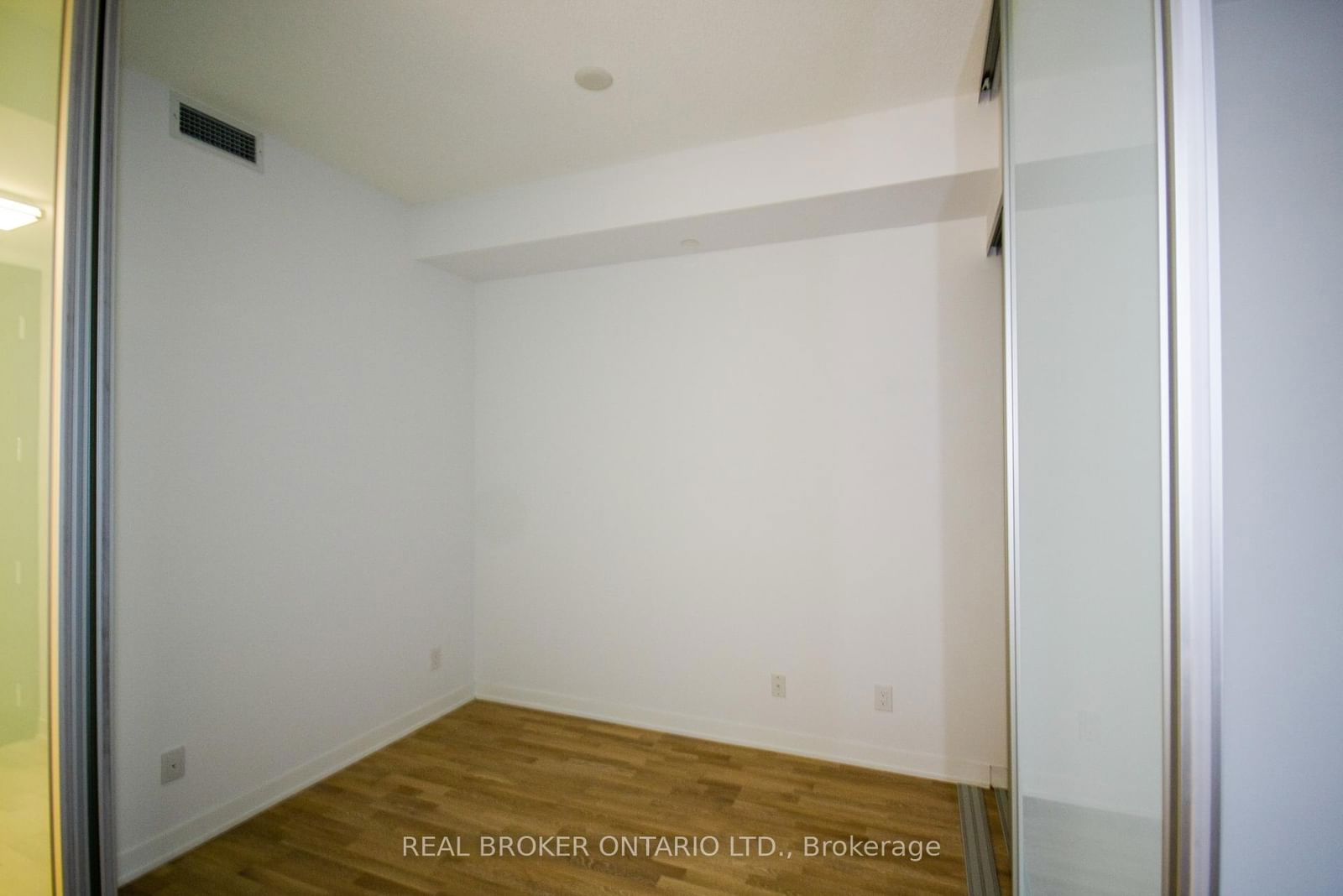 90 Park Lawn Rd, unit 702 for rent - image #12