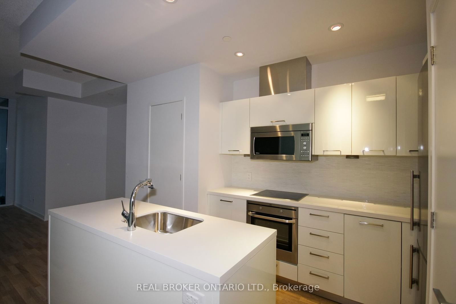 90 Park Lawn Rd, unit 702 for rent - image #9