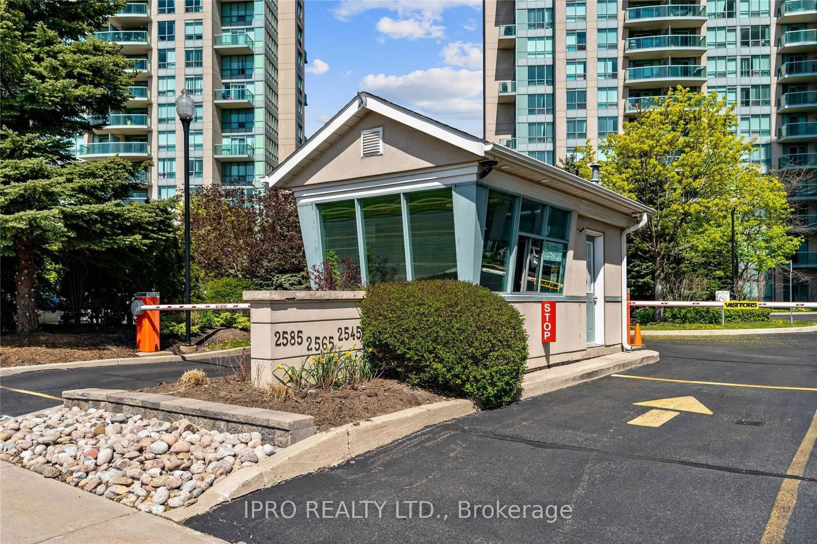 2545 Erin Centre Blvd, unit 602 for rent - image #2