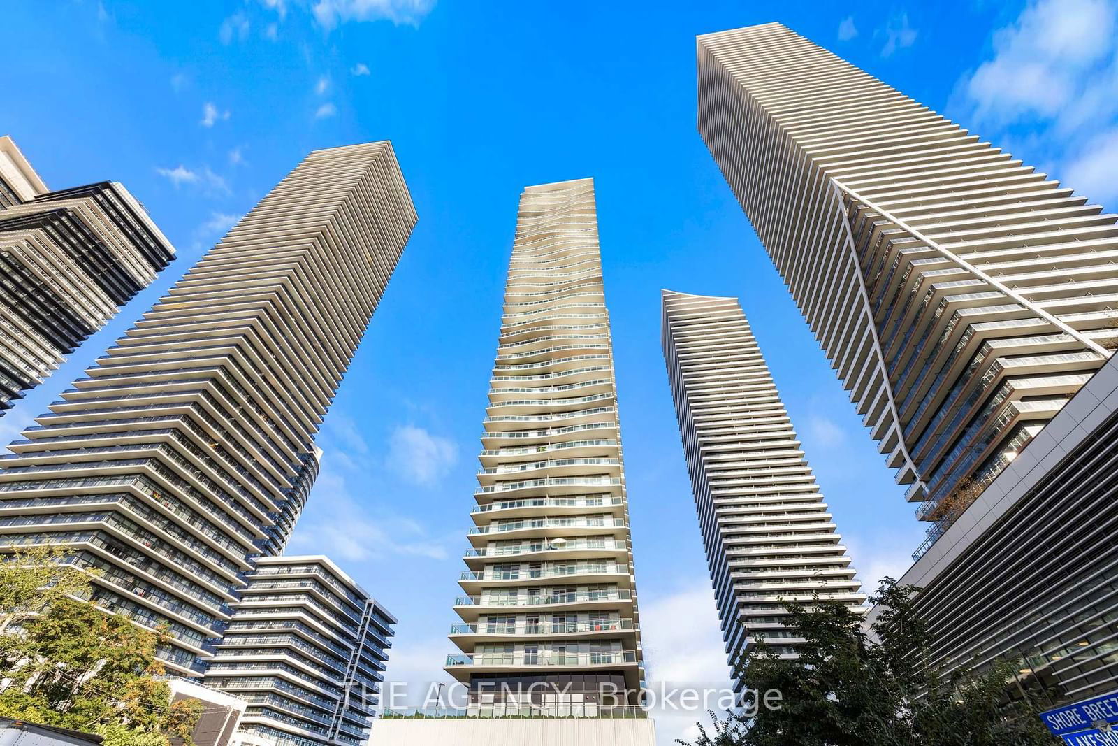 33 Shore Breeze Dr, unit UPH4103 for sale - image #4