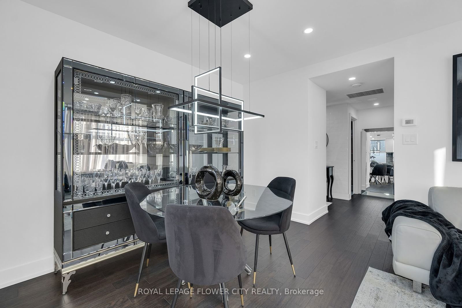 880 Dundas St, unit UPH02 for sale