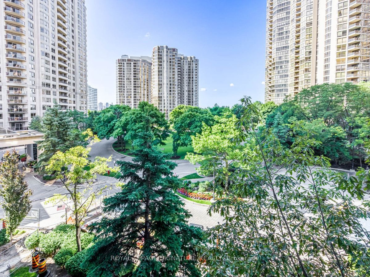 35 Kingsbridge Garden Circ, unit 413 for sale