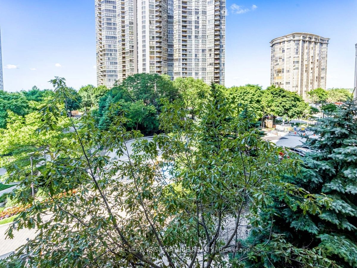 35 Kingsbridge Garden Circ, unit 413 for sale