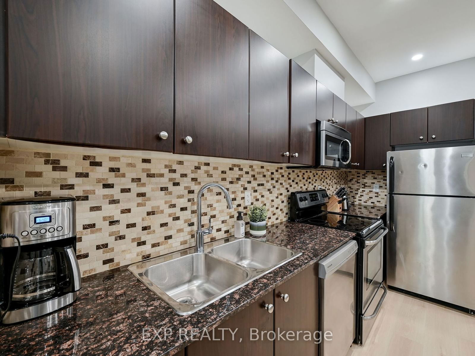 68 Winston Park Blvd S, unit 8 for sale - image #13