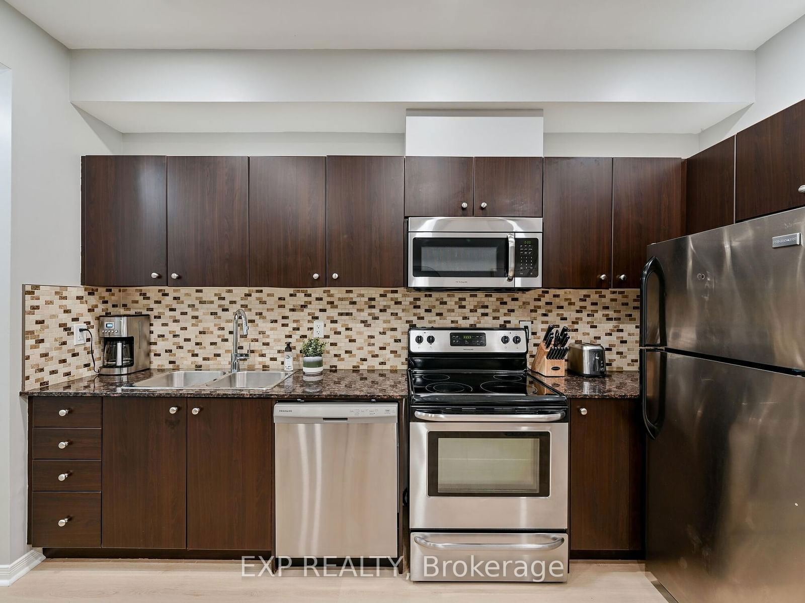 68 Winston Park Blvd S, unit 8 for sale - image #14