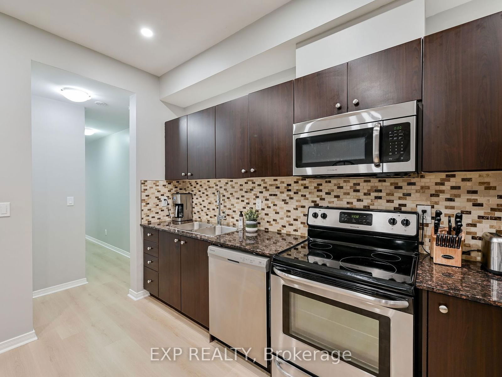 68 Winston Park Blvd S, unit 8 for sale - image #15