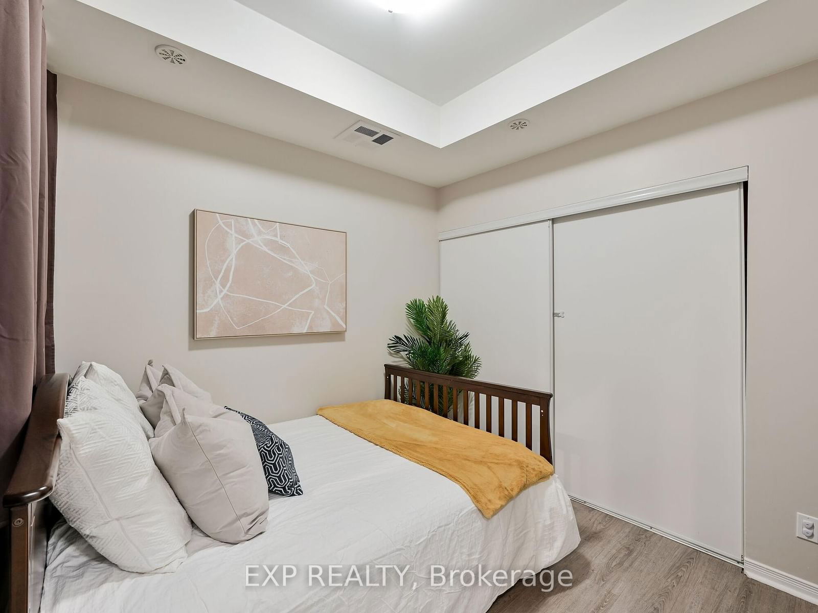 68 Winston Park Blvd S, unit 8 for sale - image #21