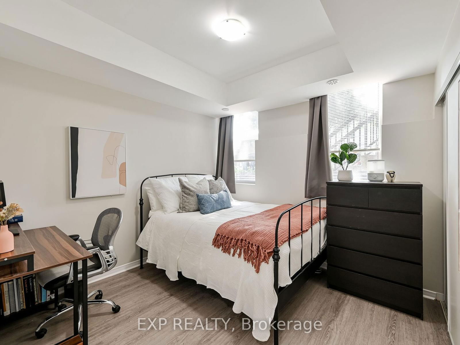 68 Winston Park Blvd S, unit 8 for sale - image #23