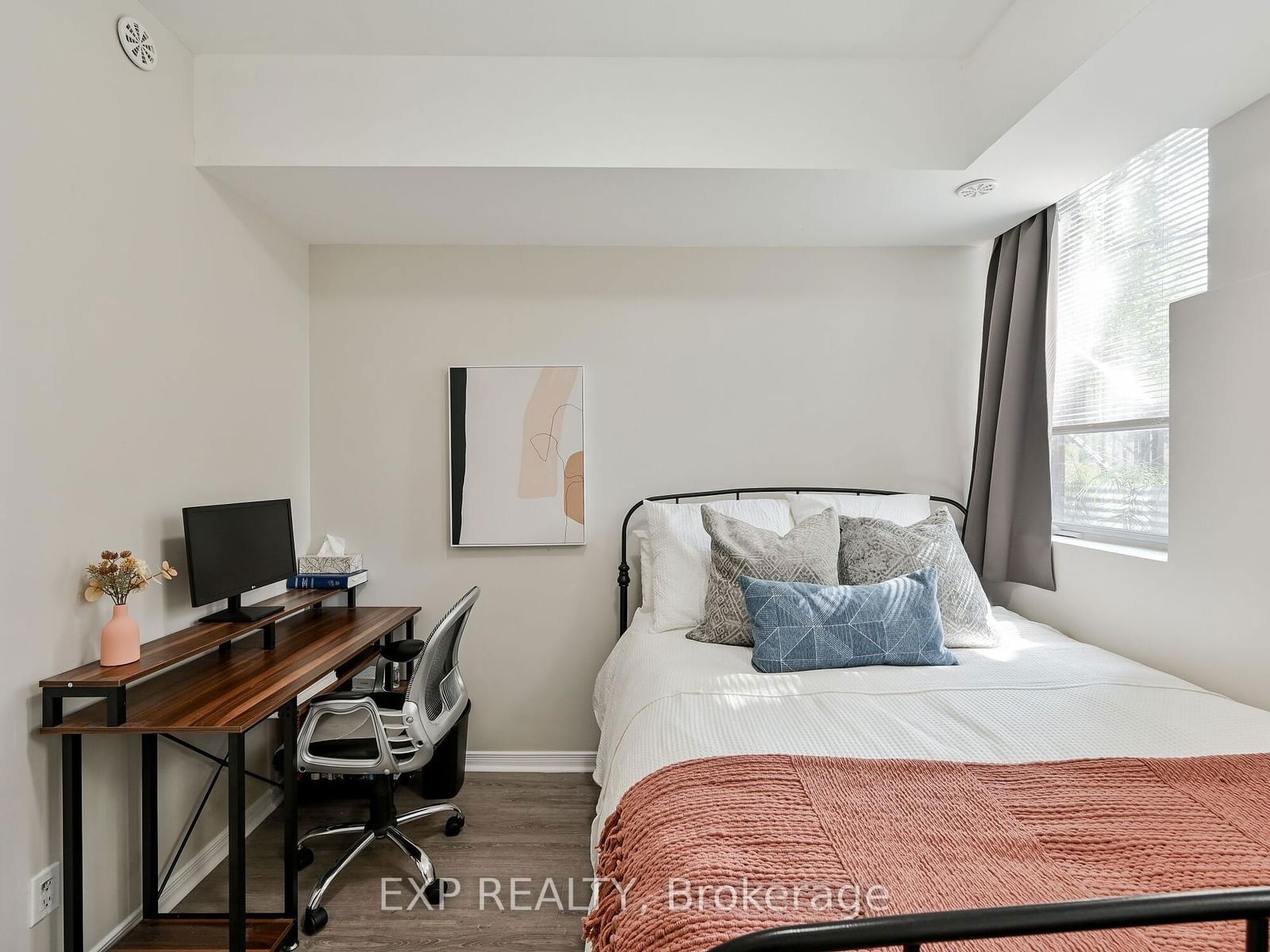 68 Winston Park Blvd S, unit 8 for sale - image #24