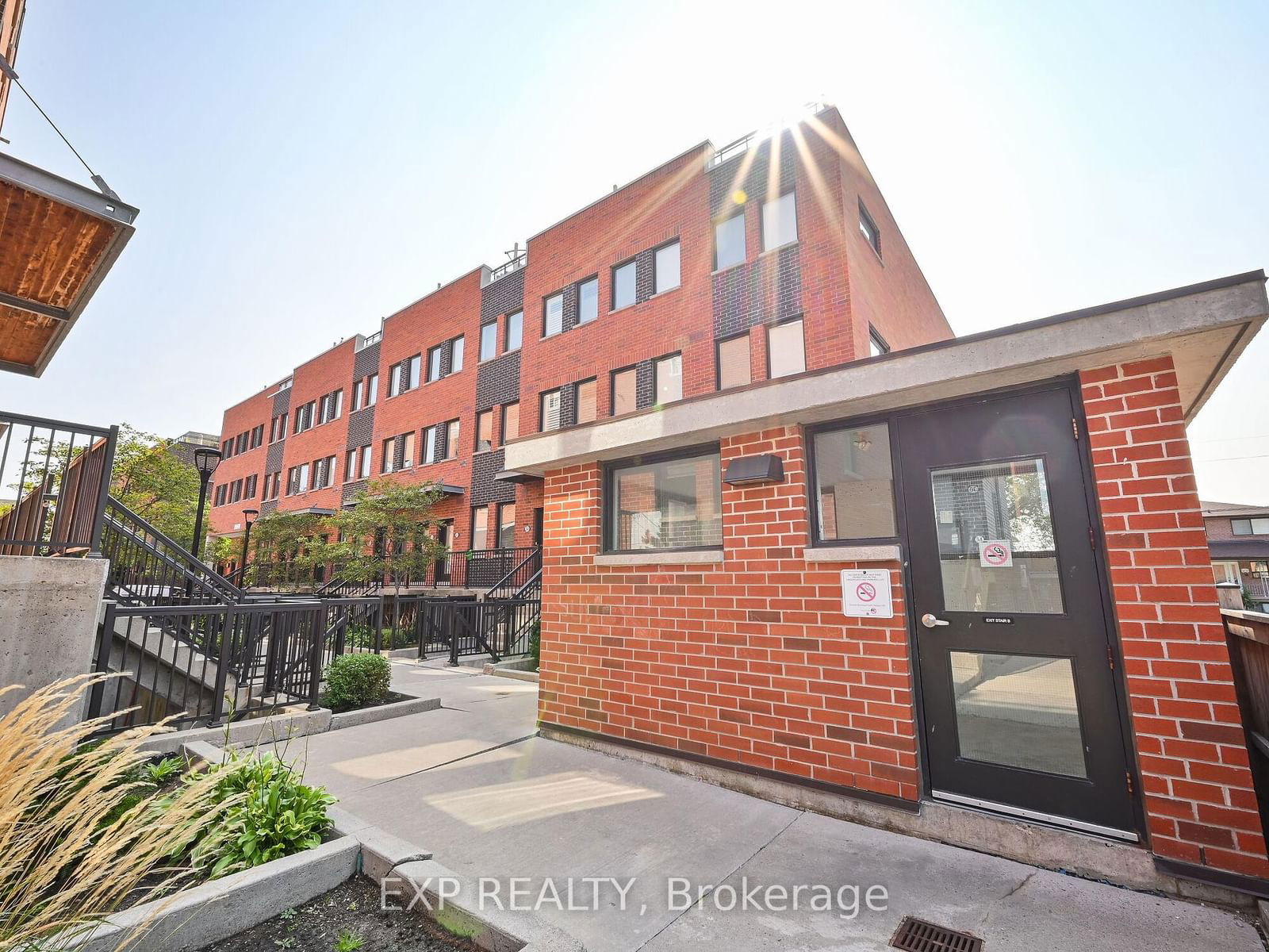 68 Winston Park Blvd S, unit 8 for sale - image #3