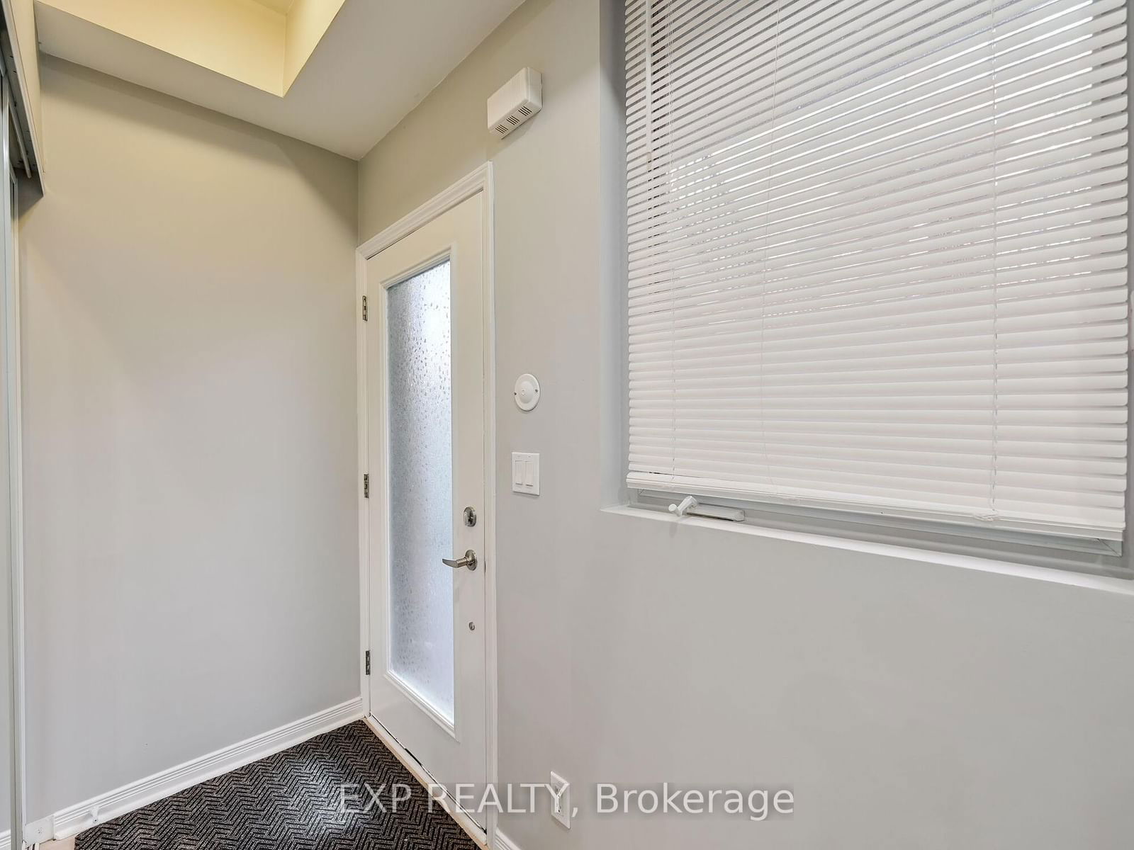 68 Winston Park Blvd S, unit 8 for sale - image #5