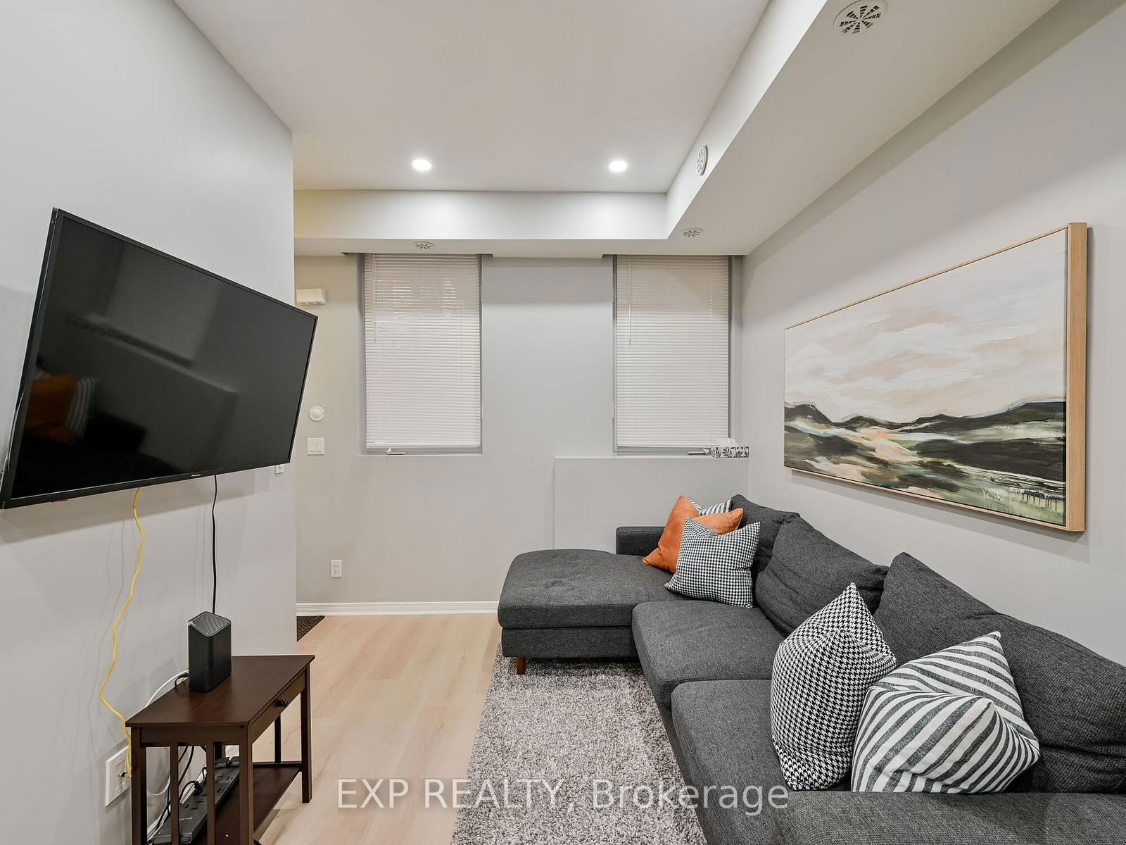 68 Winston Park Blvd S, unit 8 for sale - image #6