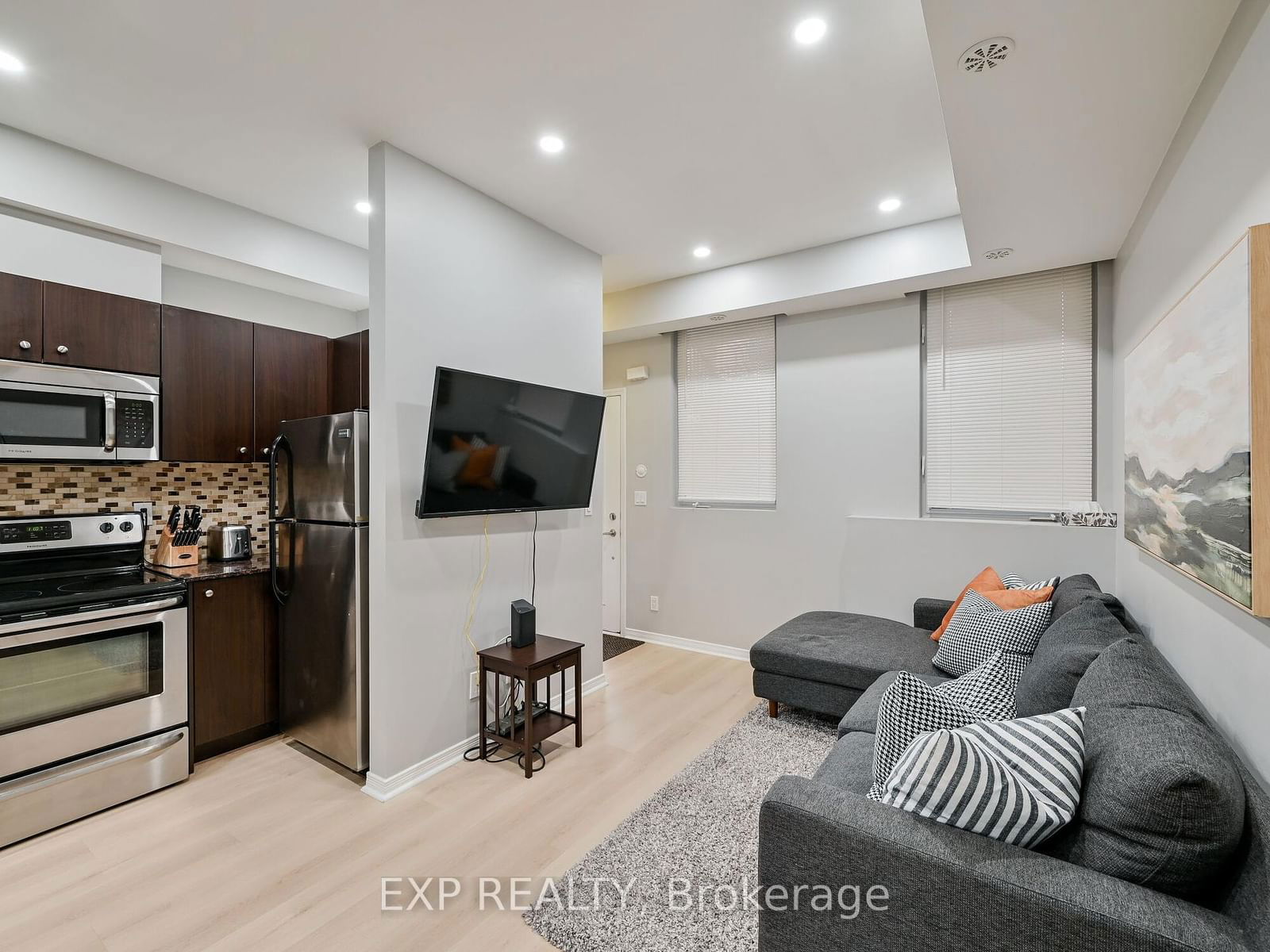 68 Winston Park Blvd S, unit 8 for sale - image #7