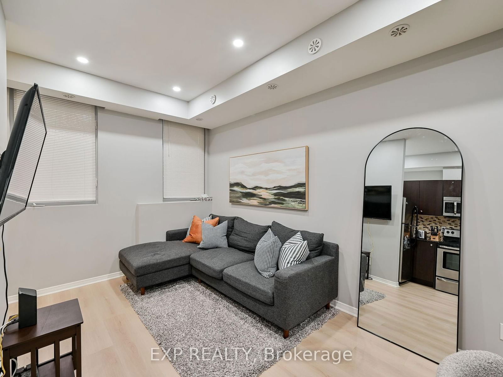 68 Winston Park Blvd S, unit 8 for sale - image #8