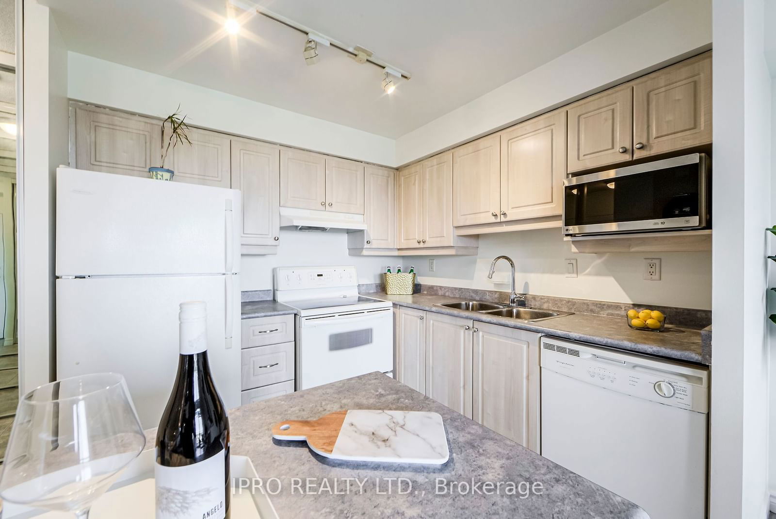 1000 Cedarglen Gate, unit 611 for sale - image #15