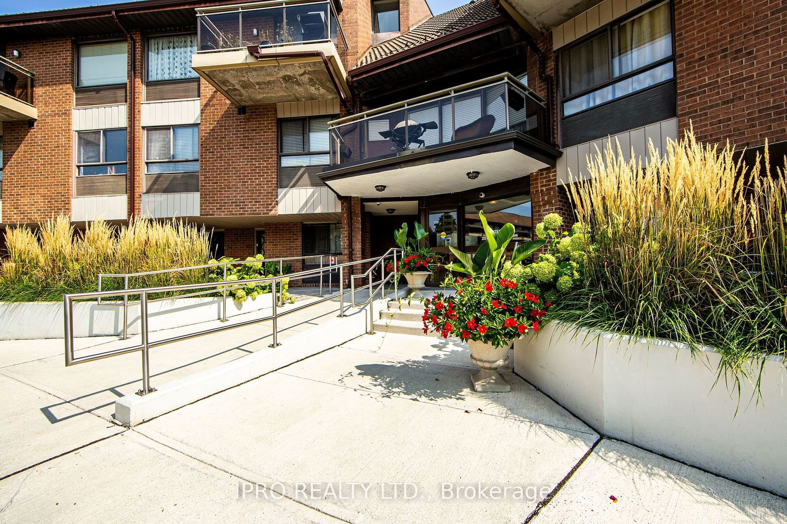 1000 Cedarglen Gate, unit 611 for sale - image #36