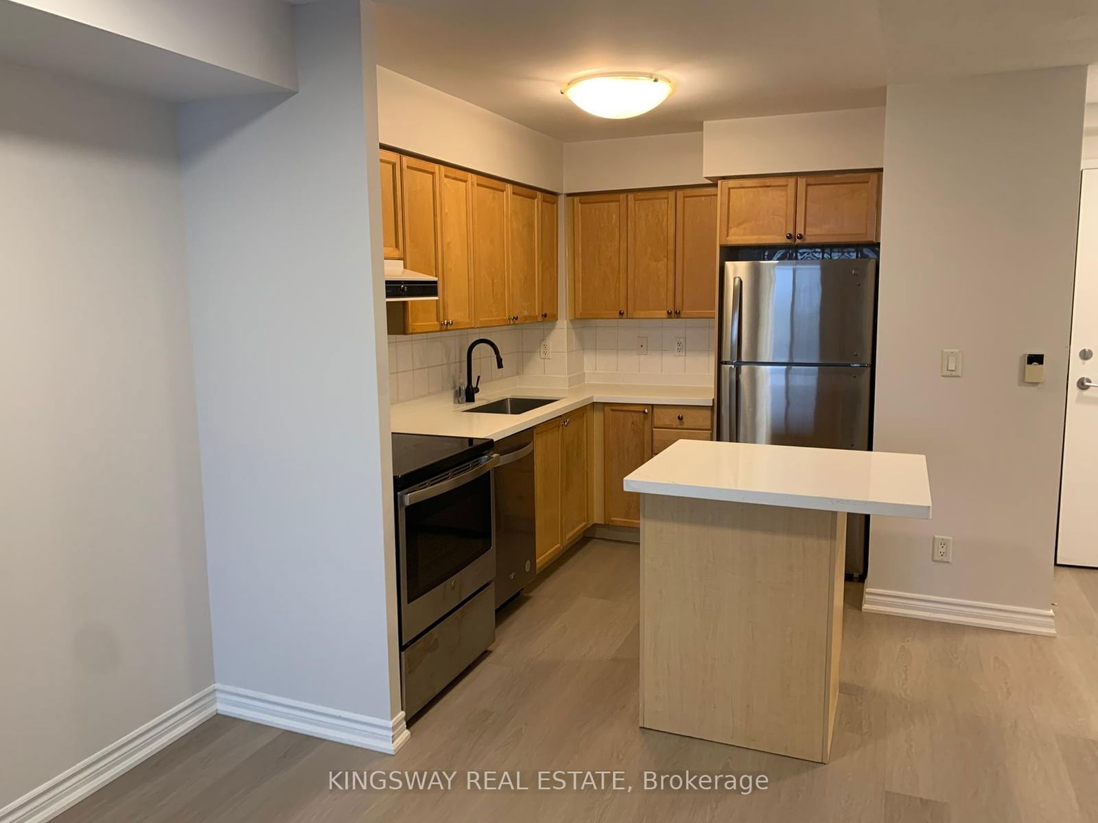 3888 Duke Of York Blvd, unit 1823 for rent - image #22