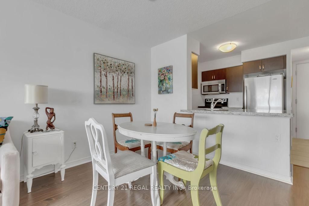 61 Heintzman St, unit 810 for sale - image #5