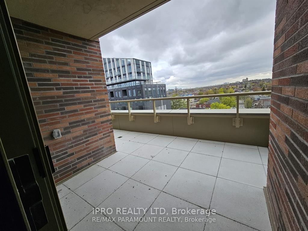 1787 St Clair Ave W, unit 717 for rent - image #2