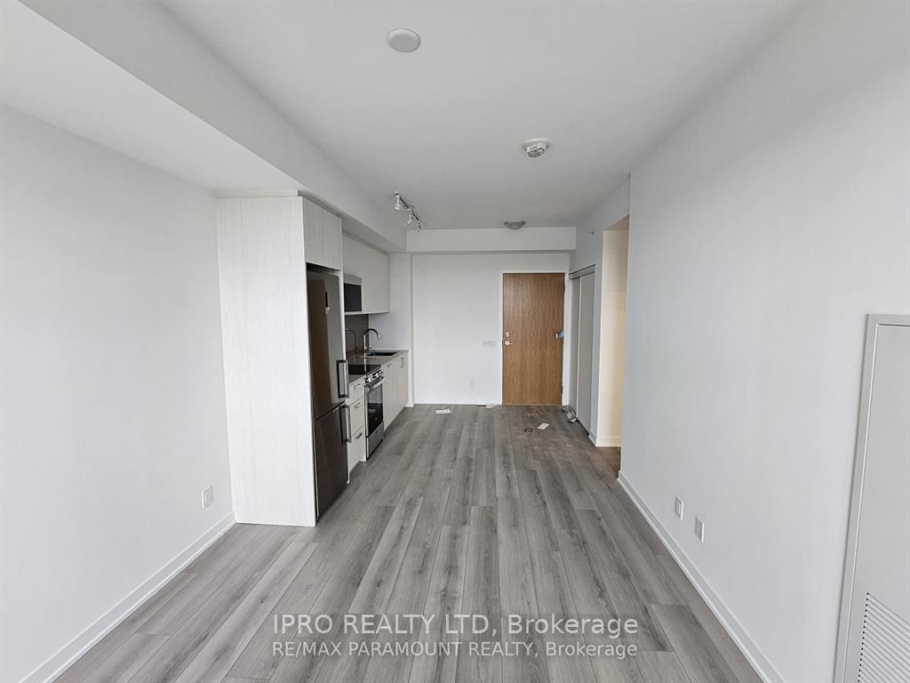 1787 St Clair Ave W, unit 717 for rent - image #5