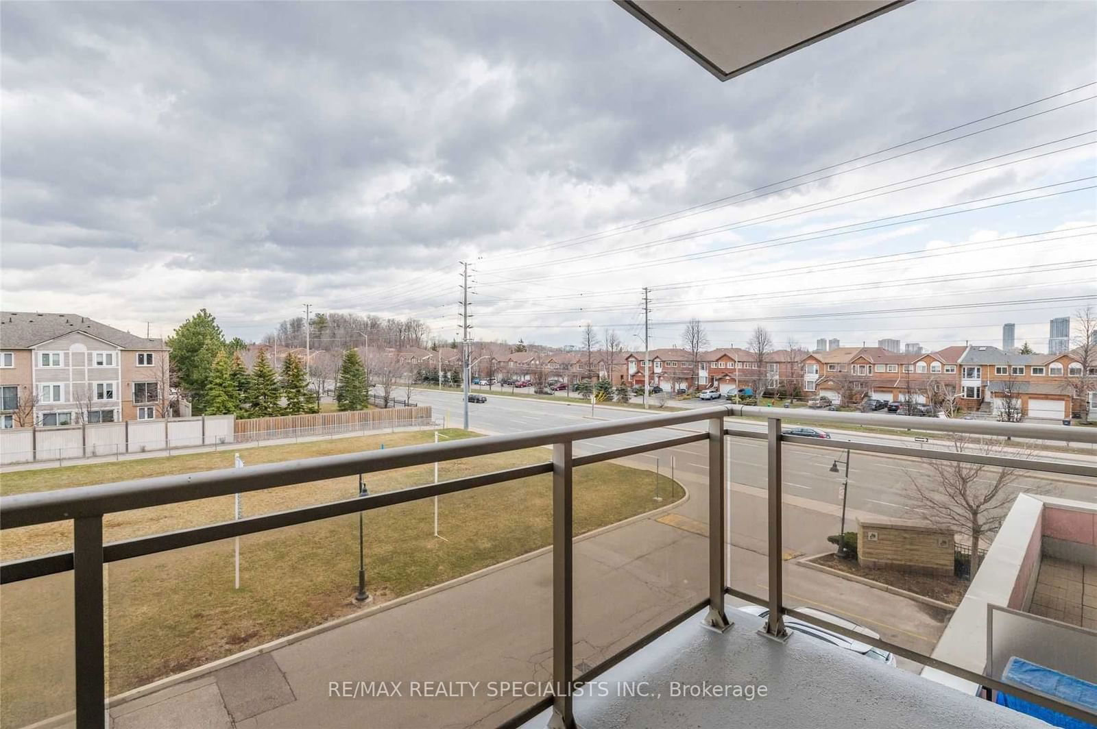 810 Scollard Crt, unit 301 for rent - image #16