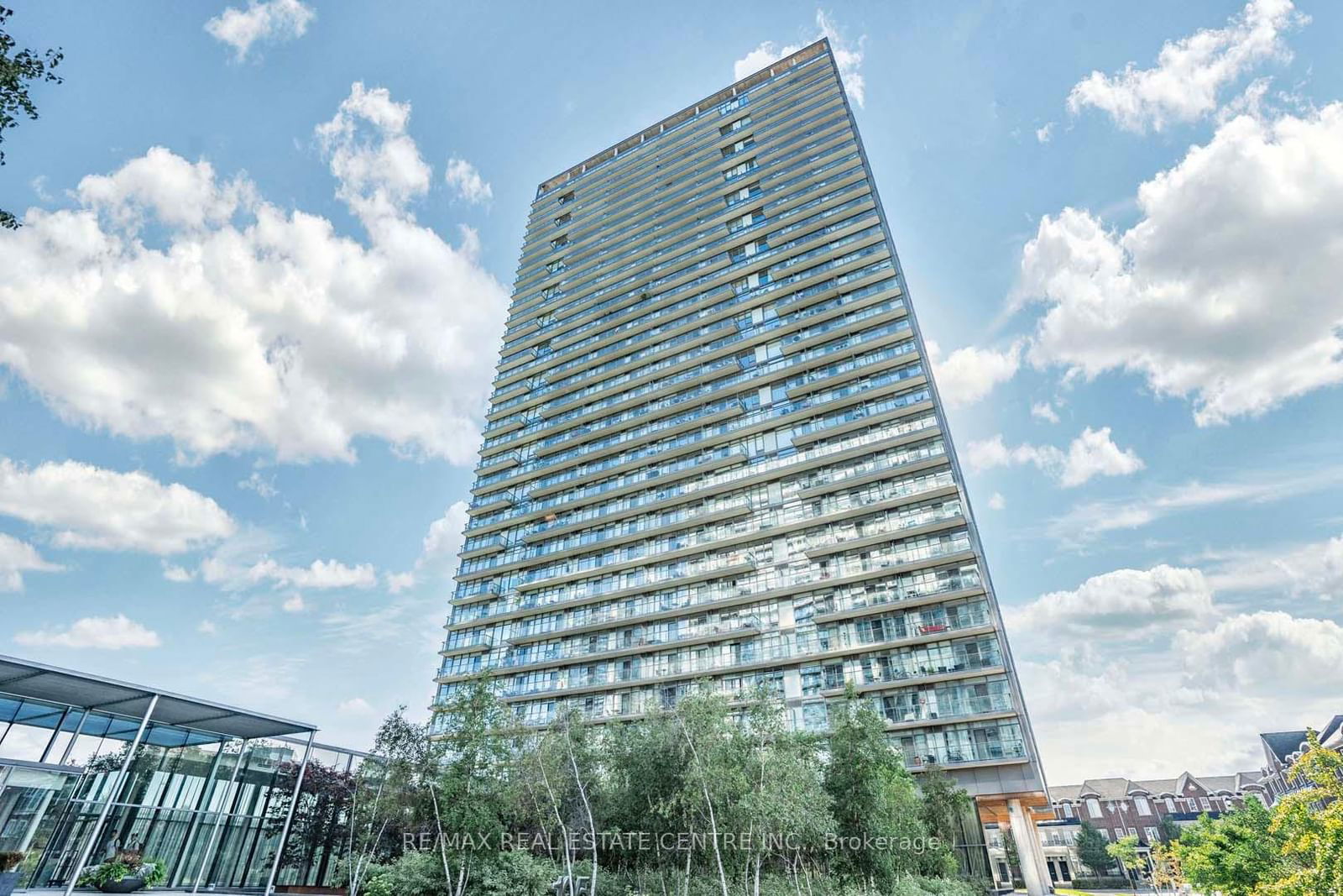 105 The Queensway Ave, unit 415 for sale