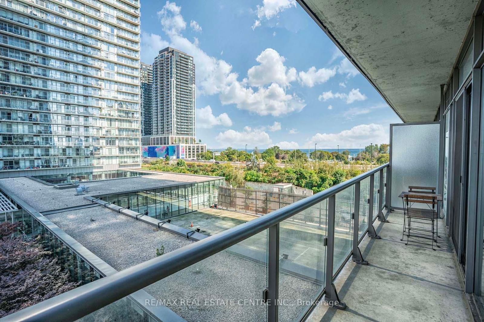 105 The Queensway Ave, unit 415 for sale