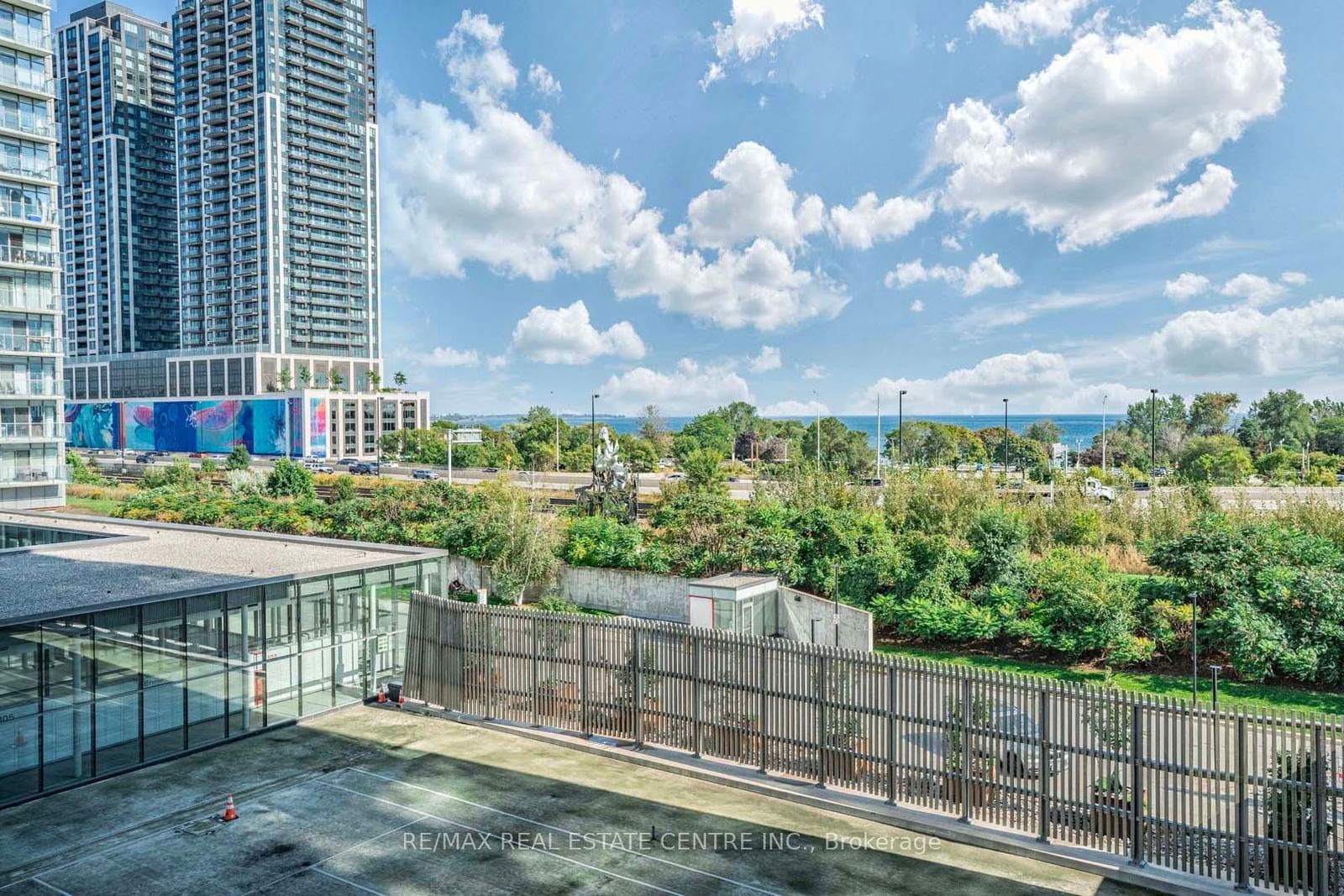 105 The Queensway Ave, unit 415 for sale