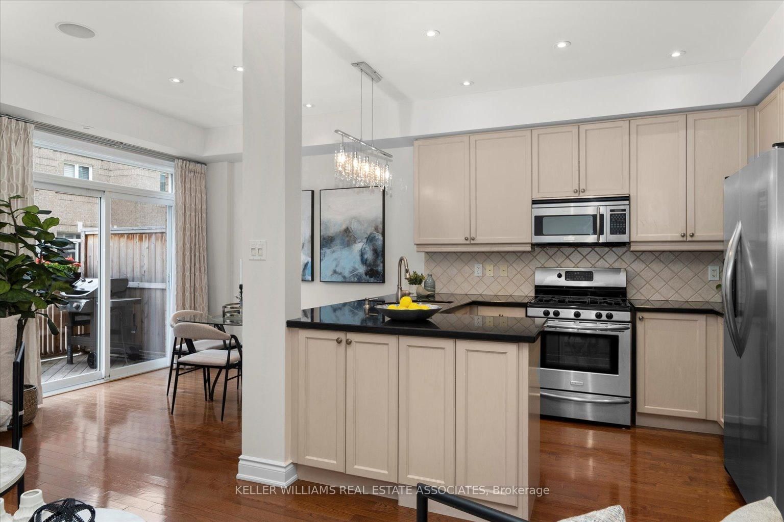 60 Rosewood Ave, unit 224 for sale - image #6