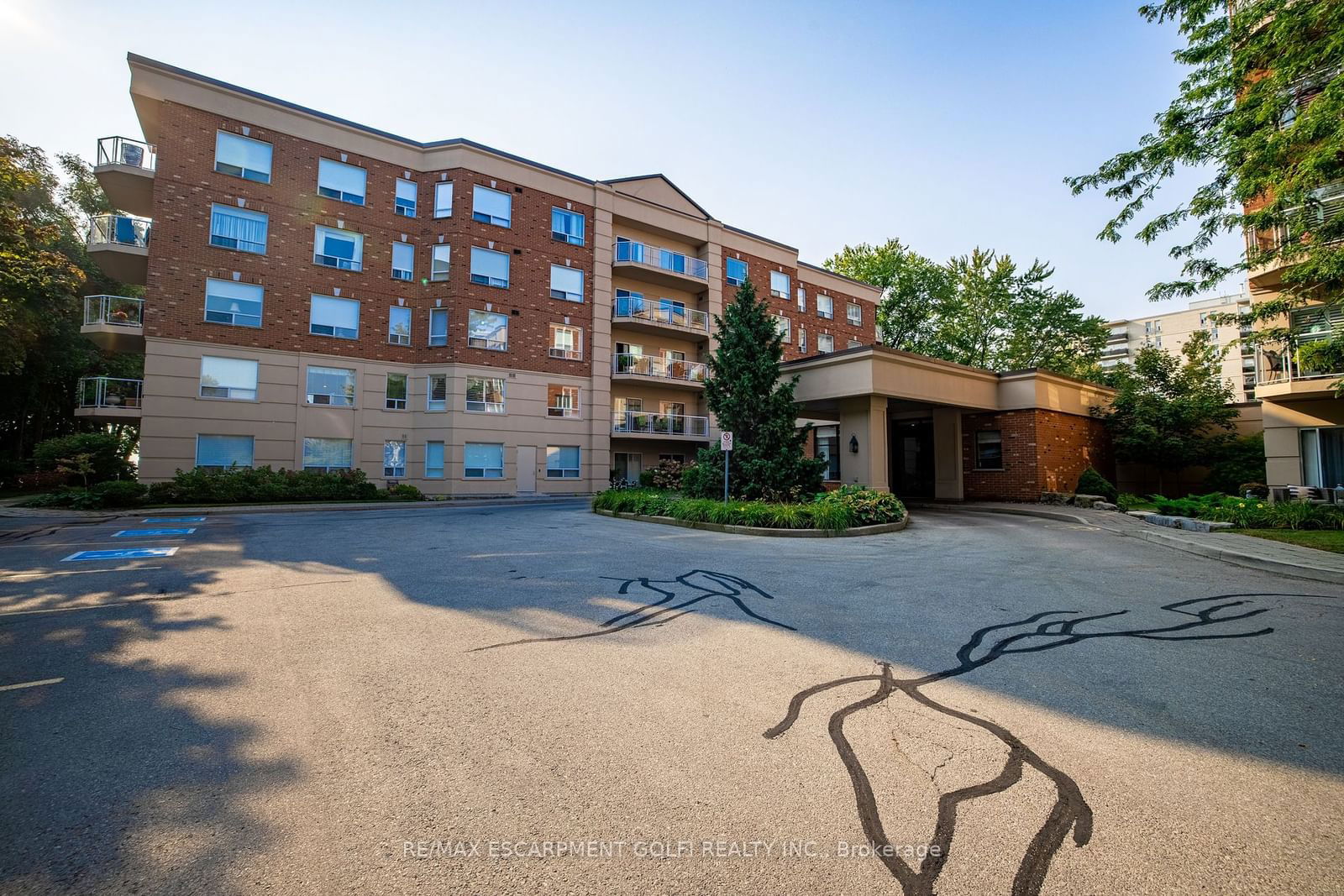 5188 Lakeshore Rd, unit 102 for sale