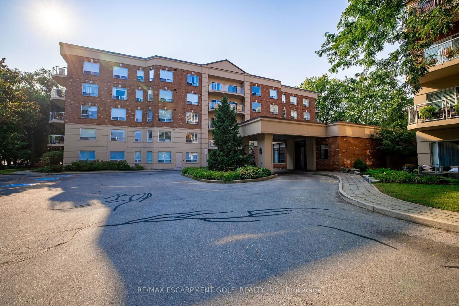 5188 Lakeshore Rd, unit 102 for sale - image #2