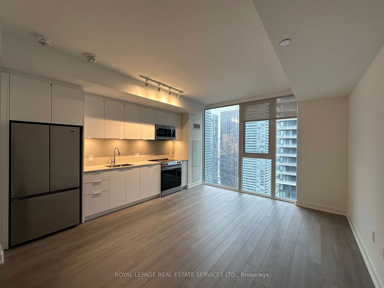 357 King St W, unit 3104 for rent - image #2