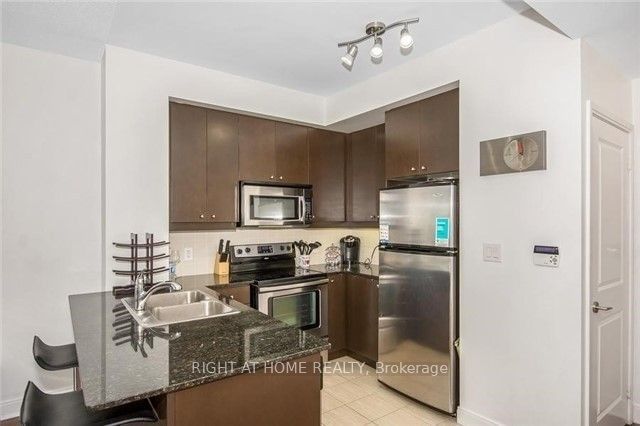 50 Absolute Ave, unit 409 for rent - image #3