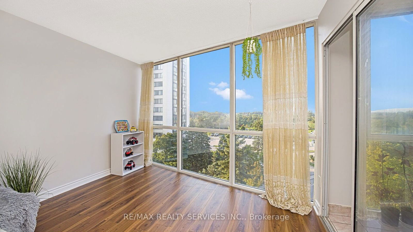 21 Markbrook Lane, unit 608 for sale - image #10