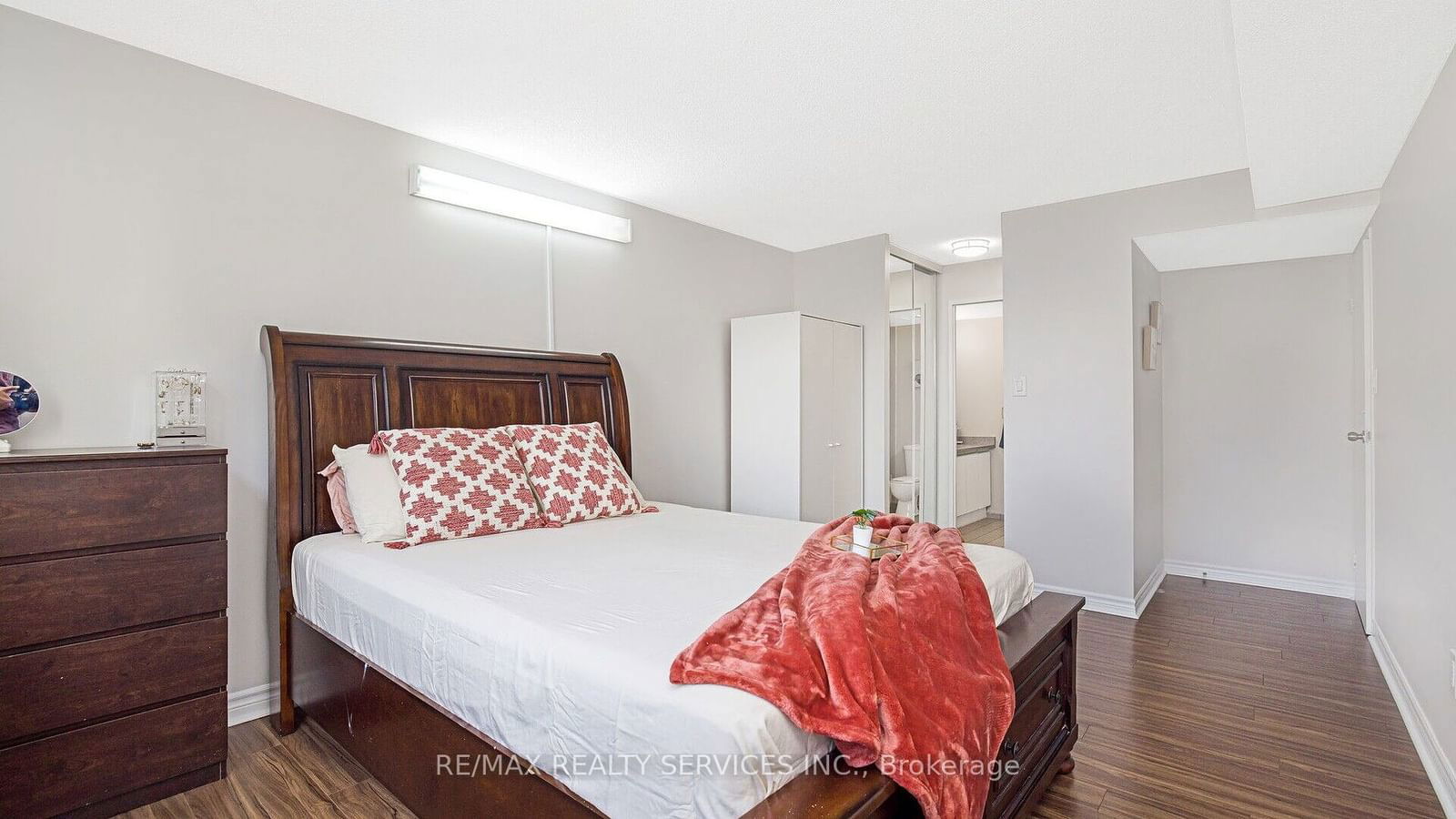 21 Markbrook Lane, unit 608 for sale - image #28