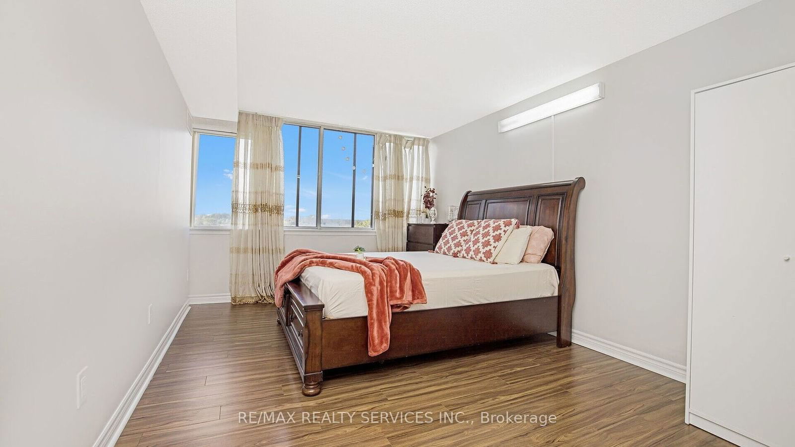 21 Markbrook Lane, unit 608 for sale - image #29